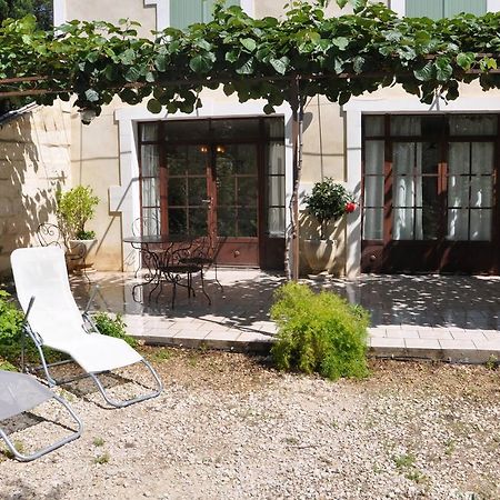 Gite Du Mas Des Oliviers Mézoargues Exterior photo