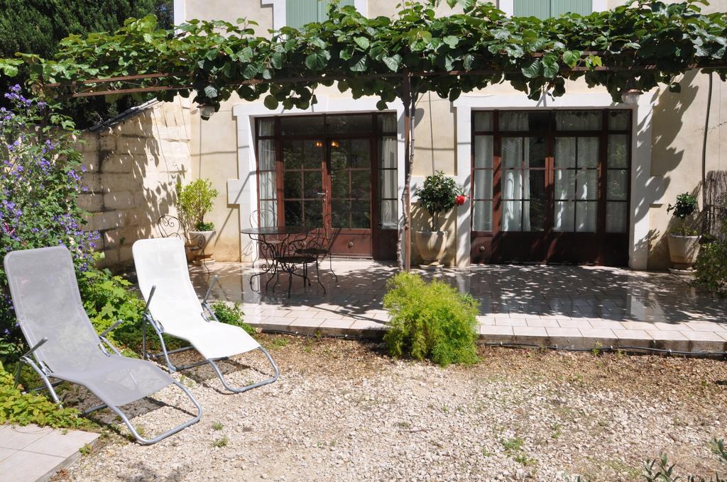 Gite Du Mas Des Oliviers Mézoargues Exterior photo